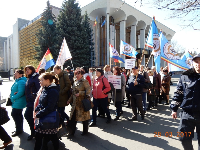 Протестные акции педагогов продолжаются.