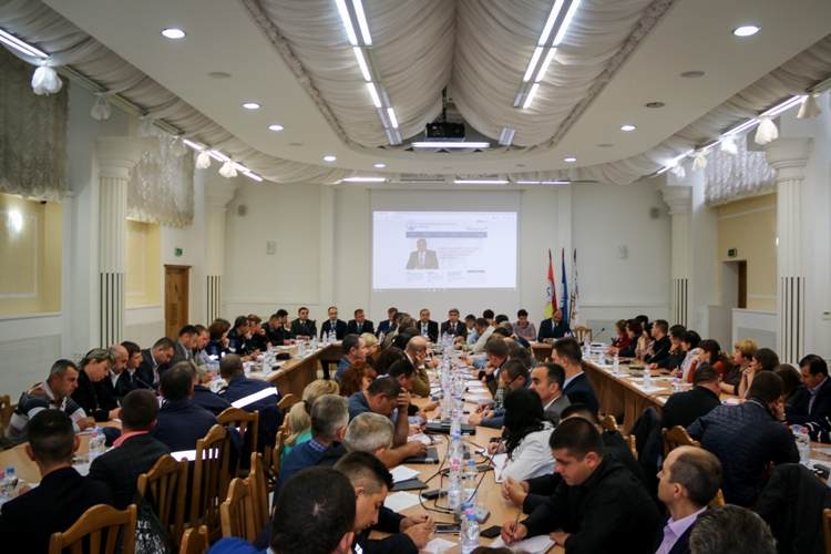 ÎNTRUNIREA ACTIVULUI SINDICAL CU PERTENERII SOCIALI