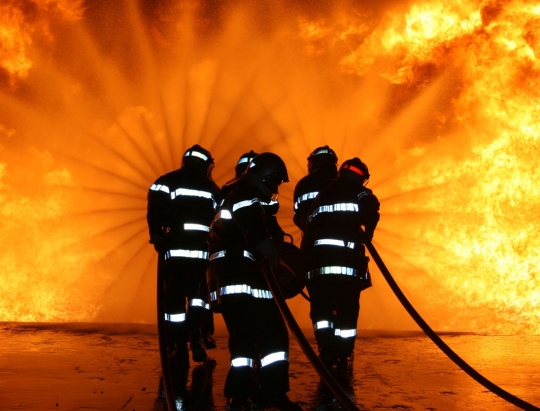 Искренние соболезнования семье пожарного, погибшего при исполнении долга во время тушения сильного пожара в Кишиневе