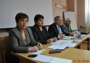 Tatiana Romanenco, secretarul general, Angela Otean, vicepreşedinte, Mihail Laşcu, preşedinte, Alexandru Gobjila, prim-vicepreşedinte